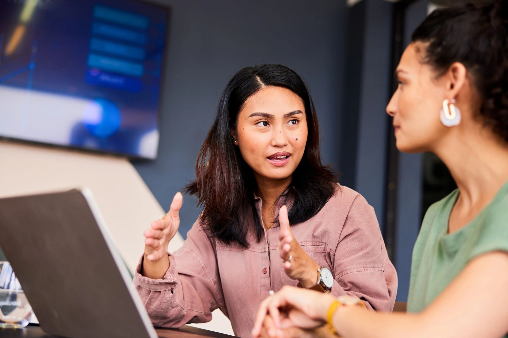 Executive advisor in discussion